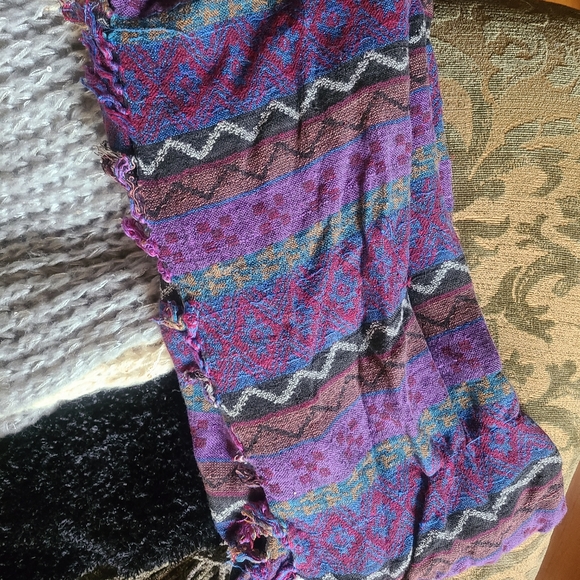 Scarfs - Picture 3 of 5